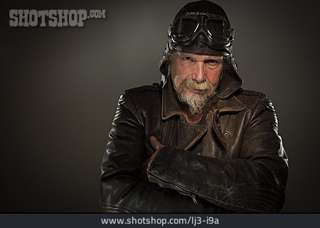 
                Grimmig, Motorradfahrer                   