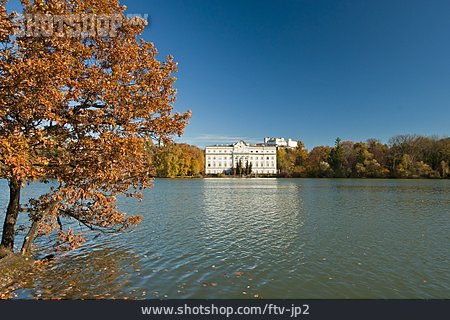 
                Herbst, Schloss Leopoldskron                   
