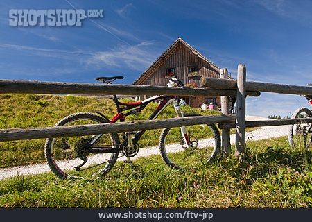 
                Pause & Auszeit, Fahrrad, Alm, Rast, Berchtesgadener Land                   