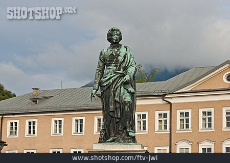 
                Statue, Mozart                   