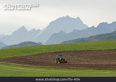 
                Feld, Acker, Landwirtschaft, Traktor                   