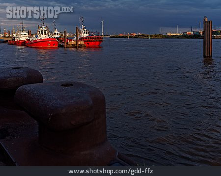 
                Elbe, Schlepper, Hamburger Hafen                   