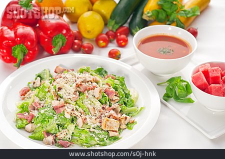 
                Gesunde Ernährung, Mittagessen, Caesar Salad                   
