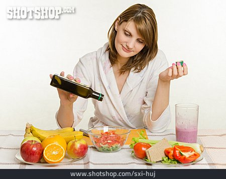 
                Gesunde Ernährung, Salat, Olivenöl, Vegetarisch                   