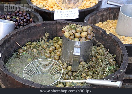 
                Marktstand, Grüne Oliven                   