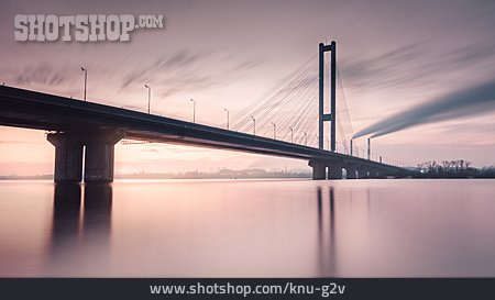 
                Schrägseilbrücke, Kiew, Dnepr                   