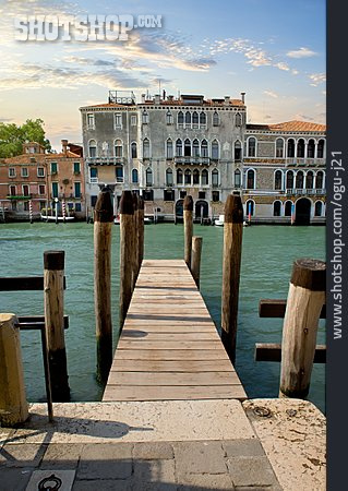 
                Altbau, Venedig                   