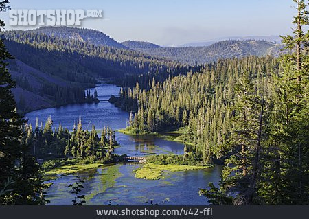 
                Kalifornien, Mammoth Lakes, Inyo National Forest, Twin Lake Waterfall                   