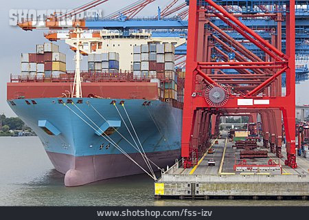 
                Frachtschiff, Containerhafen, Containerterminal                   