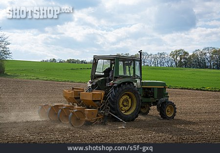 
                Agrarwirtschaft, Traktor                   