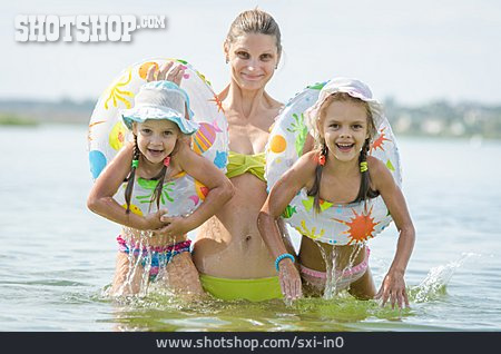 
                Mutter, Sommer, Tochter, Schwimmring                   