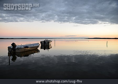 
                Sonnenuntergang, See, Motorboot                   