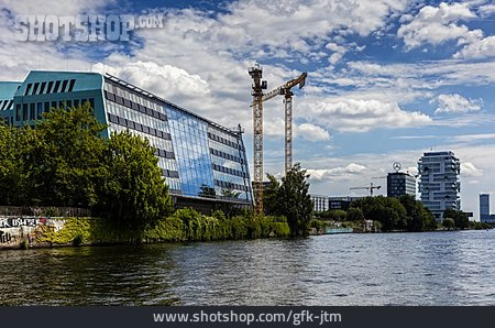 
                Berlin, Spreeufer, Bürohaus, Photovoltaik                   