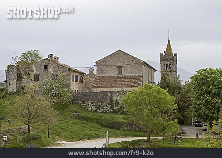 
                Dorf, Kirche, Kroatien                   