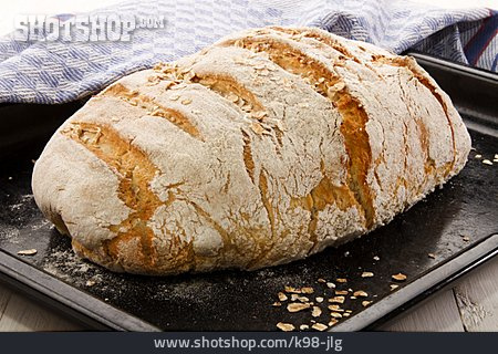 
                Brot, Hausgemacht                   
