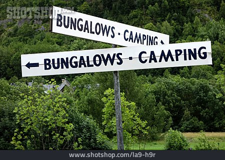 
                Wegweiser, Campingplatz, Bungalow                   