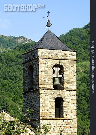 
                Kirche, Glockenturm, Romanisch                   