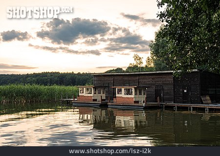 
                Bootshaus, Floß, Kleiner Pälitzsee                   