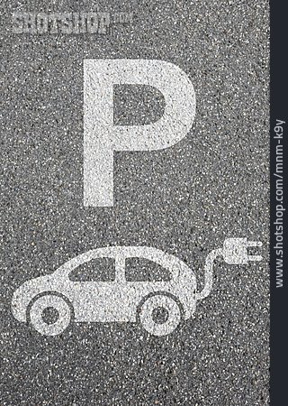 
                Parkplatz, Elektroauto                   