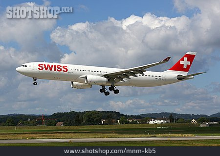 
                Flugzeug, Landebahn, Swiss Air Lines                   