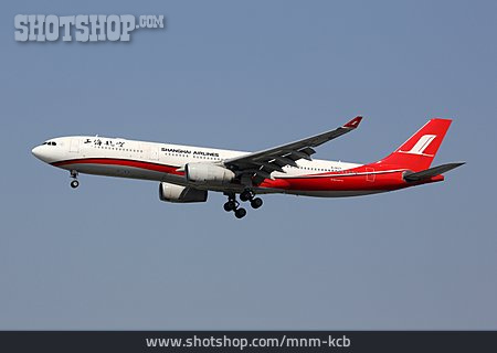 
                Flugzeug, Airbus, Shanghai Airlines                   