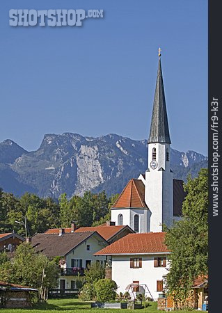 
                Dorf, Kirche, Oberbayern                   