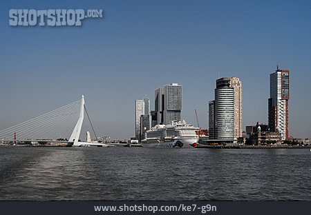 
                Kreuzfahrtschiff, Rotterdam, Reederei, Kreuzfahrtterminal                   