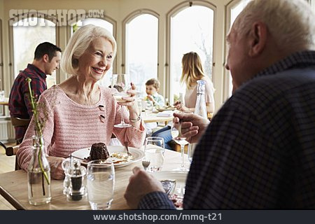 
                Essen, Restaurant, Seniorenpaar                   
