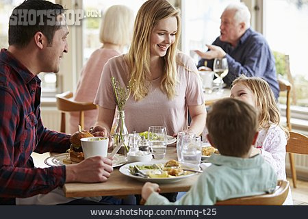 
                Restaurant, Familie, Mittagessen                   