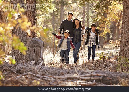 
                Herbstspaziergang, Waldspaziergang, Familienausflug                   