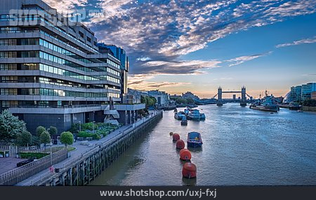 
                London, Themse, Docklands                   