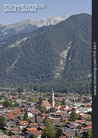 
                Dorf, Karwendelgebirge                   