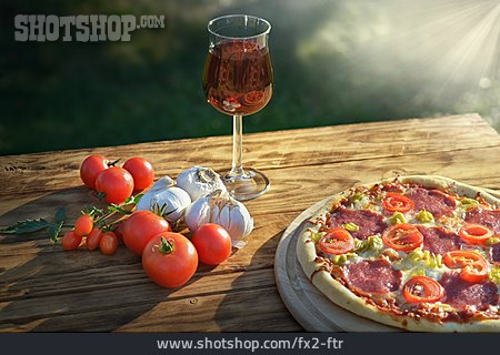 
                Rotwein, Pizza, Abendbrot                   