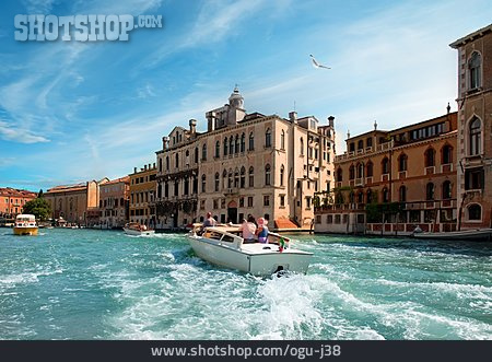 
                Boot, Touristen, Venedig                   