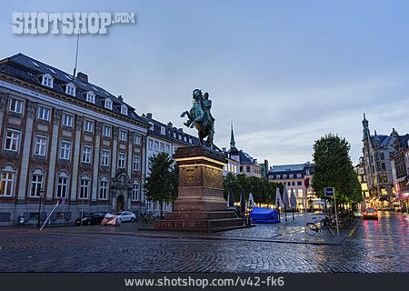 
                Kopenhagen, Reiterstatue, Absalon                   