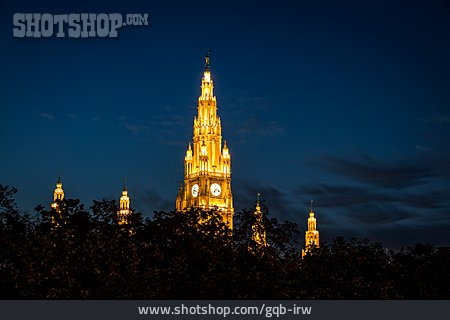 
                Nacht, Beleuchtung, Wiener Rathaus                   