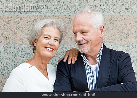 
                Zusammenhalt, Pensionierung, Seniorenpaar                   