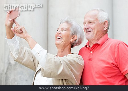 
                Lachen, Seniorenpaar, Selfie                   