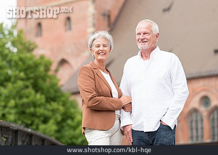 
                City Trip, Sightseeing, Older Couple                   