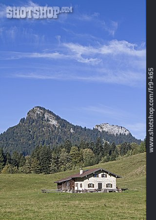 
                Bauernhaus, Alm, Chiemgauer Alpen, Käser Alm                   