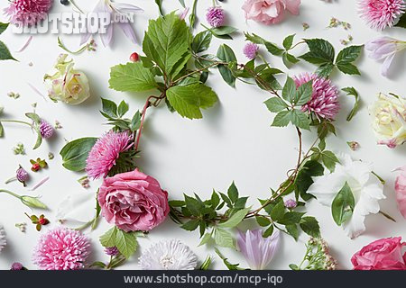 
                Blüten, Floristik, Blumenkranz                   
