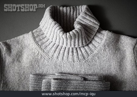 
                Pullover, Winterkleidung                   