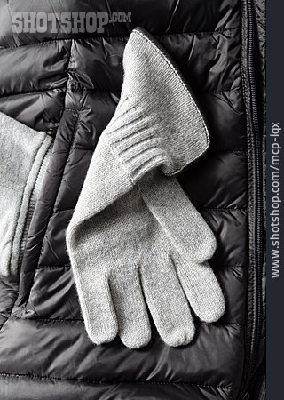 
                Winterkleidung, Handschuhe                   