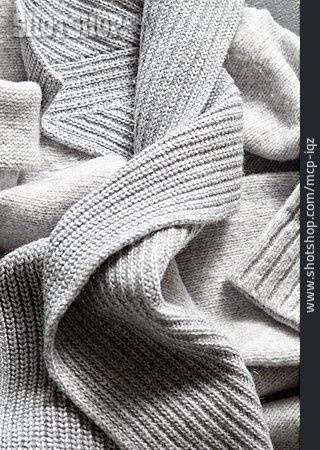 
                Pullover, Winterkleidung, Strickwaren                   