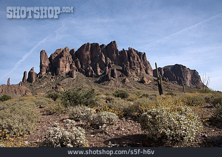 
                Arizona, Lost Dutchman State Park, Superstition Mountains                   