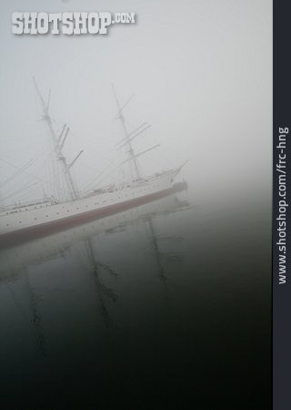 
                Nebel, Segelschiff                   