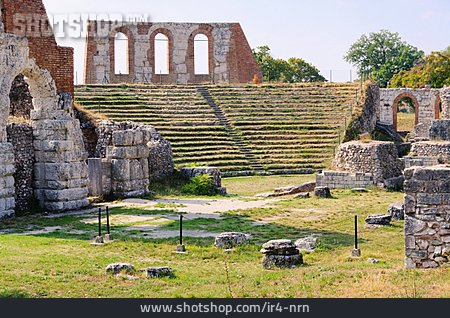 
                Ruine, Amphitheater, Gubbio                   
