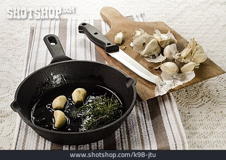 
                Roasting, Garlic Cloves                   