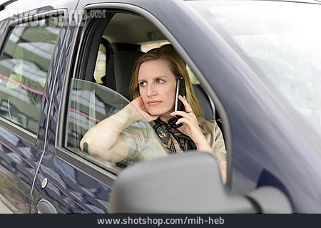 
                Telefonieren, Beifahrerin                   