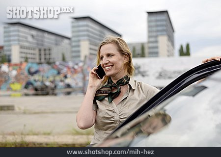 
                Frau, Städtisches Leben, Telefonieren                   